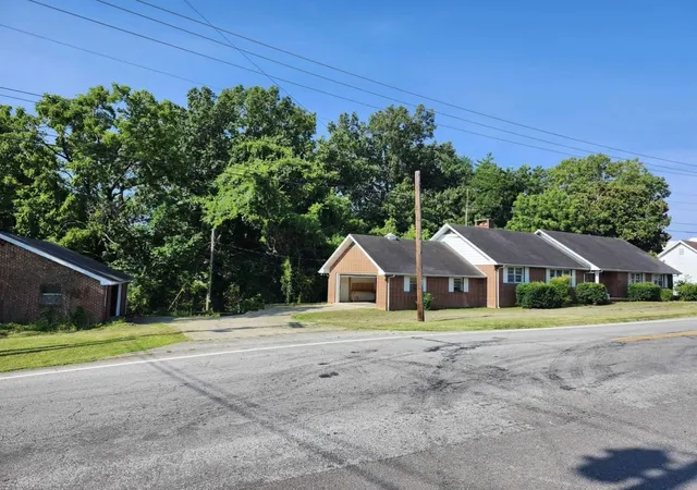 Photo 2 of Single family home for sale at 429 Spring St, Dover, TN 37058 | MLS# 3531511 | Listing updated on 2026-09-02