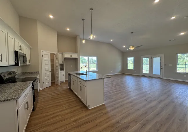 Photo 2 of Single family home for sale at 92 Laurel View St, Manchester, TN 37355 | MLS# 3531497 | Listing updated on 2026-09-12