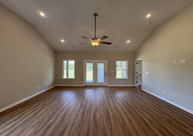 Photo 4 of Single family home for sale at 92 Laurel View St, Manchester, TN 37355 | MLS# 3531497 | Listing updated on 2026-09-12