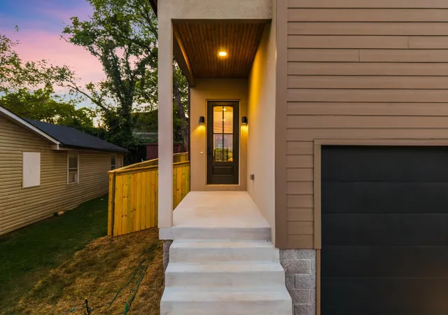 Photo 3 of Single family home for sale at 527 Elaine Ave, Nashville, TN 37209 | MLS# 3541039 | Listing updated on 2026-09-13