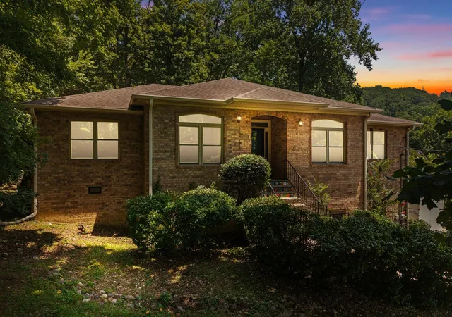 Photo 3 of Single family home for sale at 8008 Quail Crk Rd, Nashville, TN 37221 | MLS# 3531610 | Listing updated on 2026-09-17