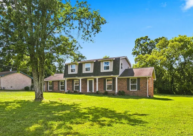 Photo 1 of Single family home for sale at 104 Highlander Dr, Hendersonville, TN 37075 | MLS# 3531694 | Listing updated on 2026-10-01