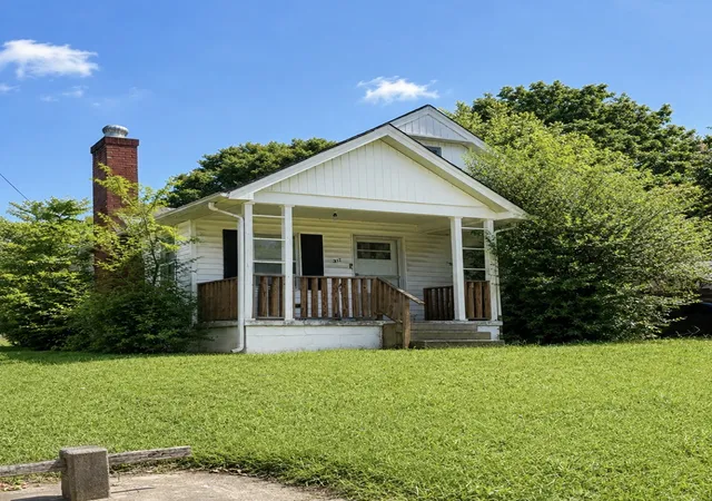 Photo 1 of Single family home for sale at 312 West Shl St, Pulaski, TN 38478 | MLS# 3541208 | Listing updated on 2026-09-22