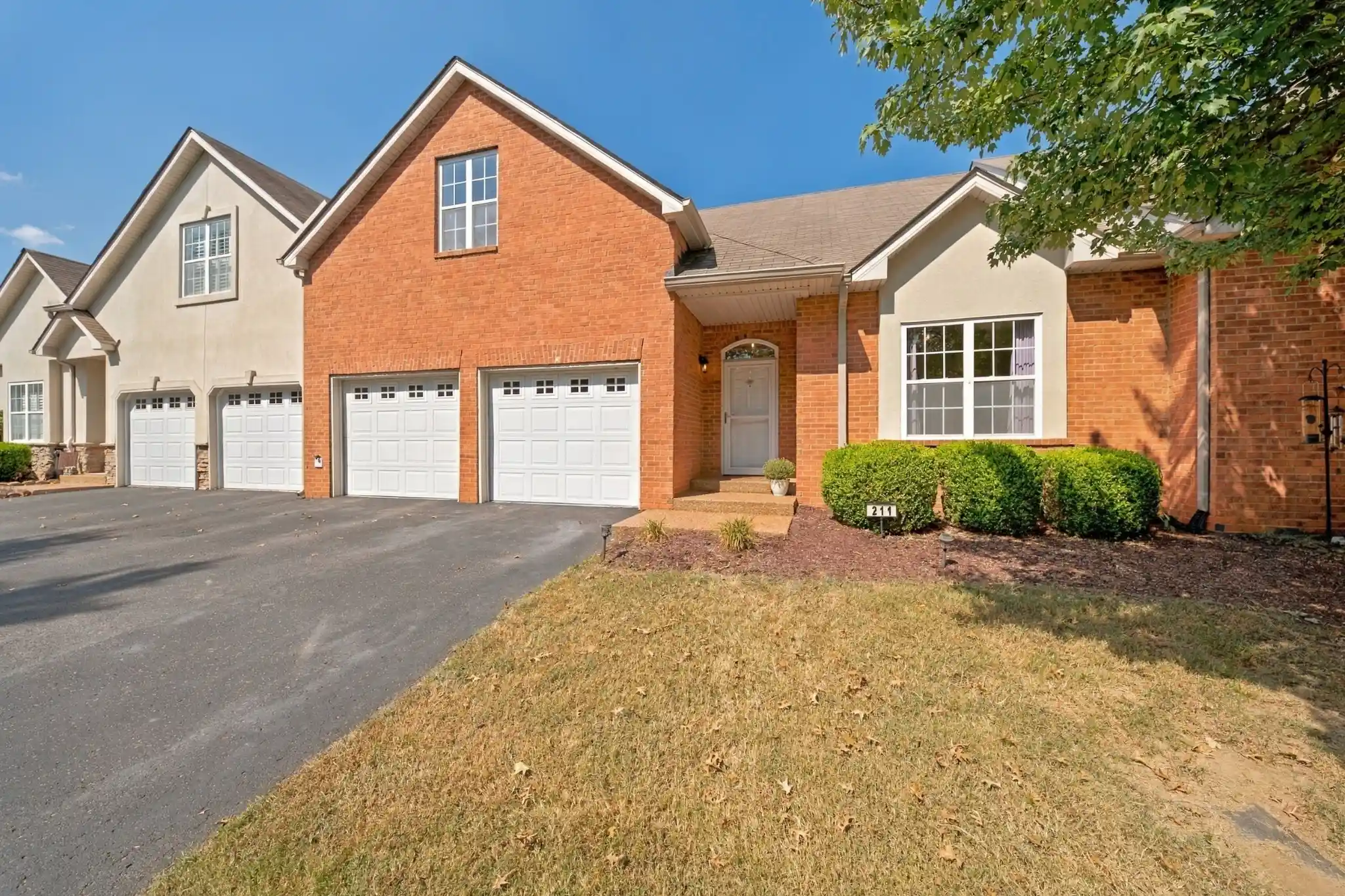 Listing Photo 1 - Condo for sale in 2521 Pennington Bend Rd located at 2521 Pennington Bend Rd, Nashville, TN 37214 - Unit #211
