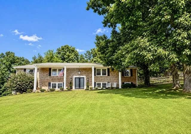 Photo 2 of Single family home for sale at 893 Lobelville Hwy, Linden, TN 37096 | MLS# 3531671 | Listing updated on 2026-09-03