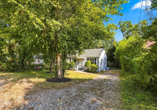 Photo 3 of Single family home for sale at 5520 Bon Air Cir, Nashville, TN 37209 | MLS# 3531678 | Listing updated on 2026-09-12