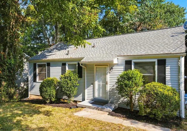 Photo 3 of Single family home for sale at 5520 Bon Air Cir, Nashville, TN 37209 | MLS# 3531678 | Listing updated on 2026-09-12