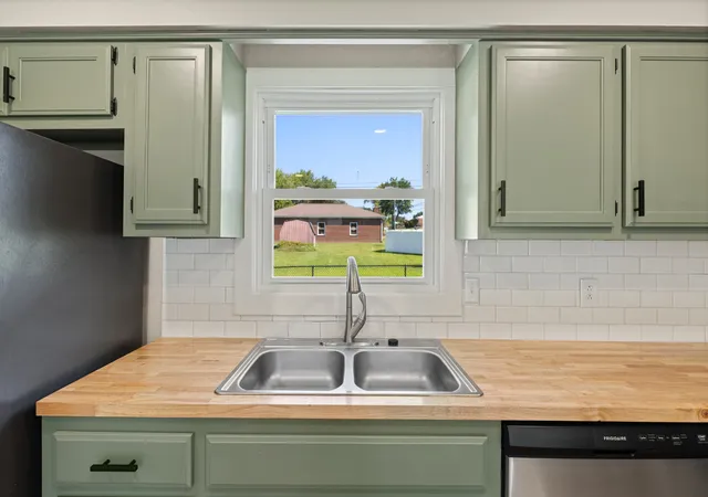 Photo 4 of Single family home for sale at 2706 Driftwood Dr, Springfield, TN 37172 | MLS# 3531711 | Listing updated on 2026-09-23