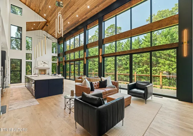 Photo 3 of Mansion for sale at 1205 Brk Green Rd, Knoxville, TN 37919 | MLS# 3531689 | Listing updated on 2026-09-03