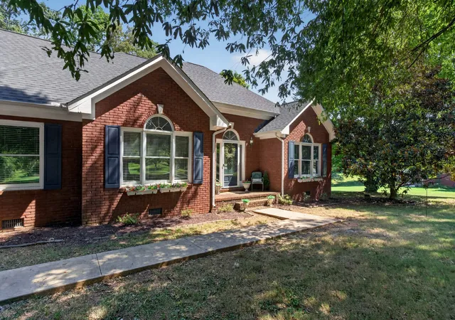Photo 2 of Sale Pending at 145 E Laurel Ave, Mc Minnville, TN 37110 | MLS# 3541257 | Listing updated on 2026-10-02
