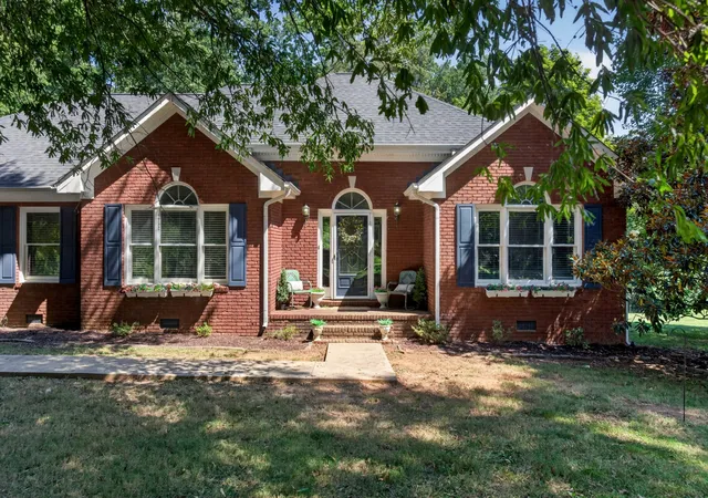 Photo 3 of Sale Pending at 145 E Laurel Ave, Mc Minnville, TN 37110 | MLS# 3541257 | Listing updated on 2026-10-02
