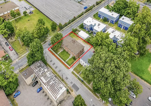 Listing Photo 2 - Condo for sale in building located at 1292nd Ct Ave, Memphis, TN 38104