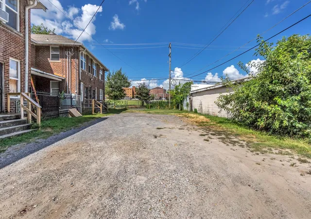 Photo 3 of Multi family home for sale at 1292 Court Ave, Memphis, TN 38104 | MLS# 3531690 | Listing updated on 2026-09-03
