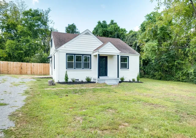 Photo 3 of Single family home for sale at 1100 Gibson Dr, Madison, TN 37115 | MLS# 3531755 | Listing updated on 2026-09-16