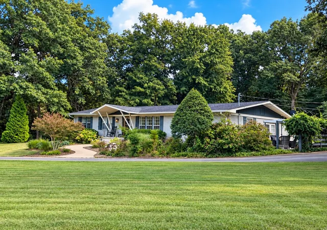Photo 1 of Single family home for sale at 2550 Highway 70 E, Dickson, TN 37055 | MLS# 3540292 | Listing updated on 2026-10-06