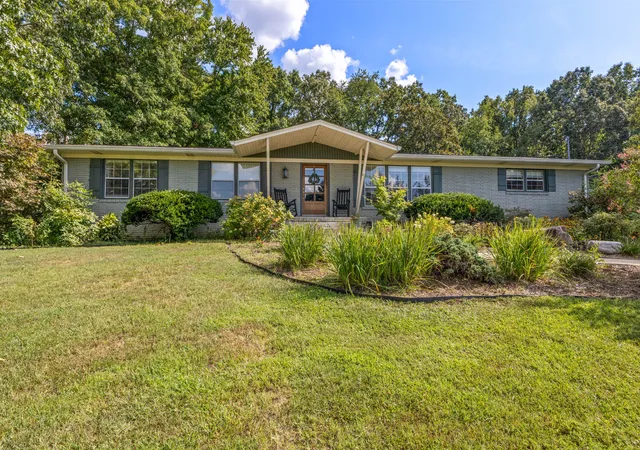 Photo 3 of Single family home for sale at 2550 Highway 70 E, Dickson, TN 37055 | MLS# 3540292 | Listing updated on 2026-10-06