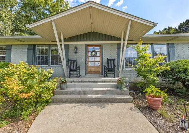 Photo 1 of Single family home for sale at 2550 Highway 70 E, Dickson, TN 37055 | MLS# 3540292 | Listing updated on 2026-10-29