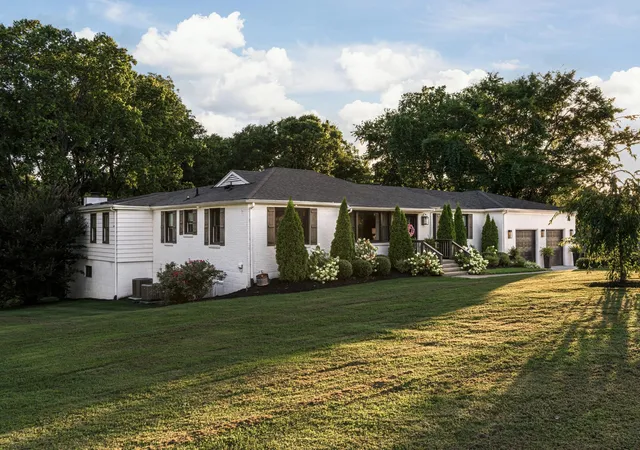 Photo 3 of Sale Pending at 2805 Lincoya Dr, Nashville, TN 37214 | MLS# 3531743 | Listing updated on 2026-09-30