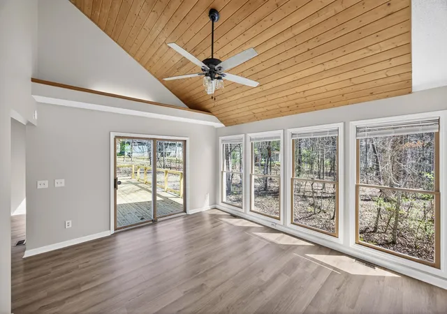 Photo 3 of Single family home for sale at 204 Meadowview Dr, Crossville, TN 38558 | MLS# 3531753 | Listing updated on 2026-09-21