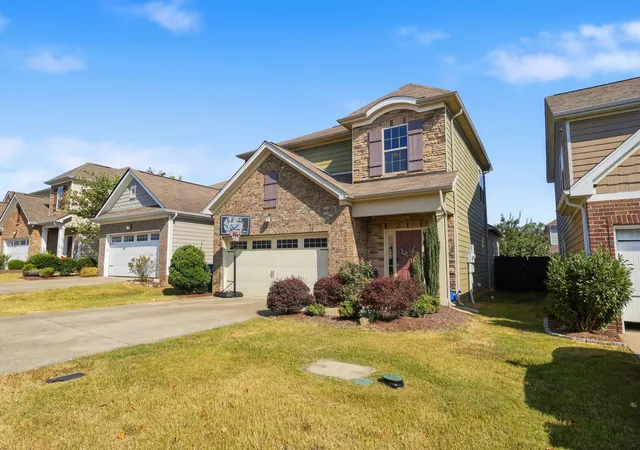 Photo 3 of Single family home for sale at 1025 Hemlock Dr, Spring Hill, TN 37174 | MLS# 3597493 | Listing updated on 2026-09-27