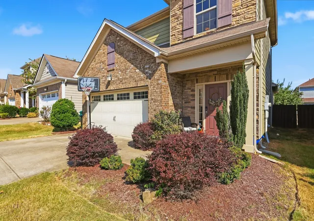 Photo 3 of Single family home for sale at 1025 Hemlock Dr, Spring Hill, TN 37174 | MLS# 3597493 | Listing updated on 2026-09-27