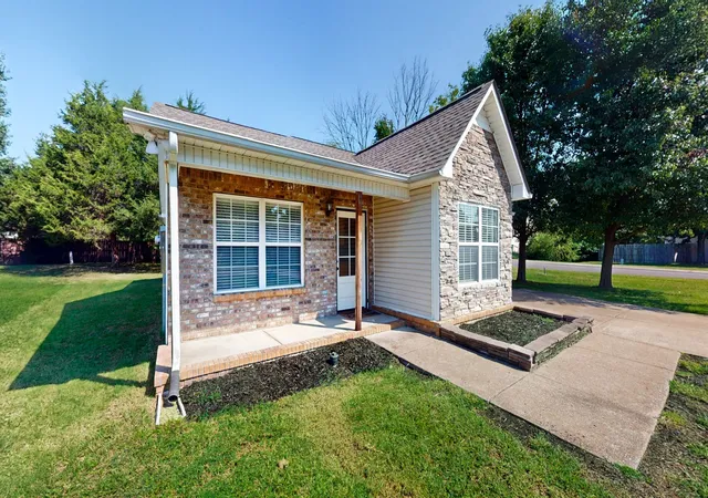 Photo 2 of Single family home for sale at 2027 Golden Ct, Spring Hill, TN 37174 | MLS# 3540306 | Listing updated on 2026-09-05