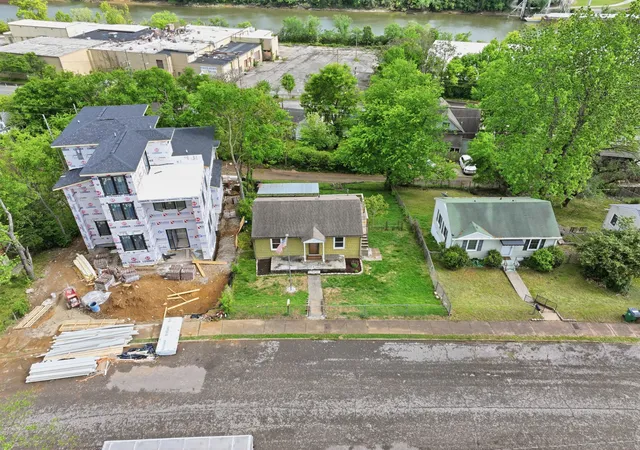 Photo 2 of Single family home for sale at 931 South 13th Ct, Nashville, TN 37206 | MLS# 3531779 | Listing updated on 2026-09-03
