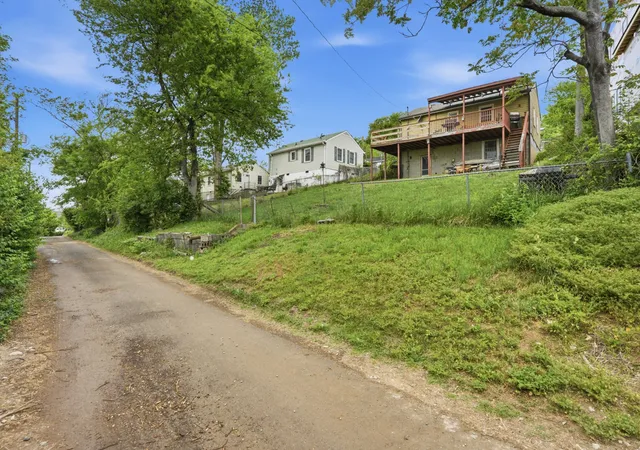 Photo 3 of Single family home for sale at 931 South 13th Ct, Nashville, TN 37206 | MLS# 3531779 | Listing updated on 2026-09-03