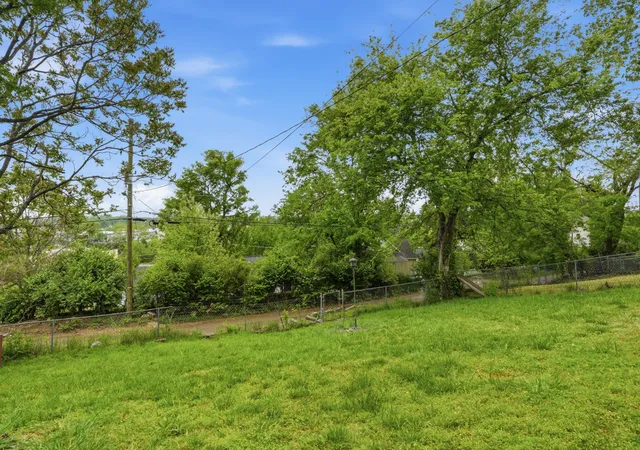Photo 4 of Single family home for sale at 931 South 13th Ct, Nashville, TN 37206 | MLS# 3531779 | Listing updated on 2026-09-03