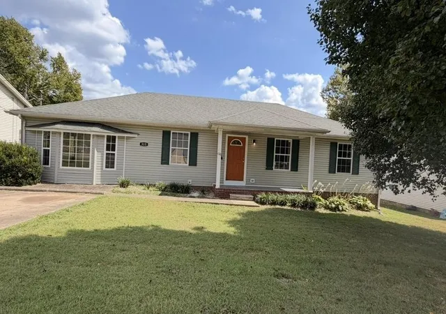 Photo 1 of Single family home for sale at 315 Pine Hl Dr, Hopkinsville, KY 42240 | MLS# 3531825 | Listing updated on 2026-09-03