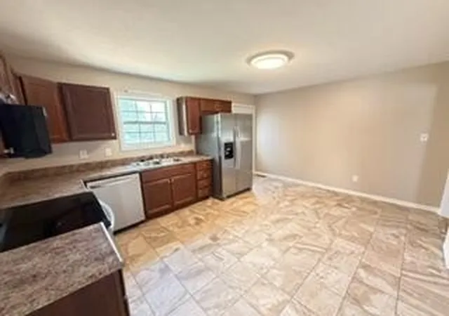 Photo 3 of Single family home for sale at 315 Pine Hl Dr, Hopkinsville, KY 42240 | MLS# 3531825 | Listing updated on 2026-09-03