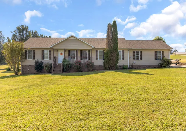Photo 1 of Single family home for sale at 205 Jackson St, Cowan, TN 37318 | MLS# 3536700 | Listing updated on 2026-09-04
