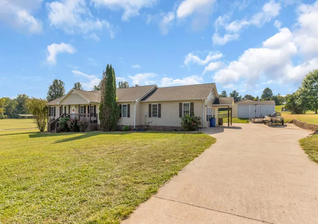 Photo 2 of Single family home for sale at 205 Jackson St, Cowan, TN 37318 | MLS# 3536700 | Listing updated on 2026-09-04