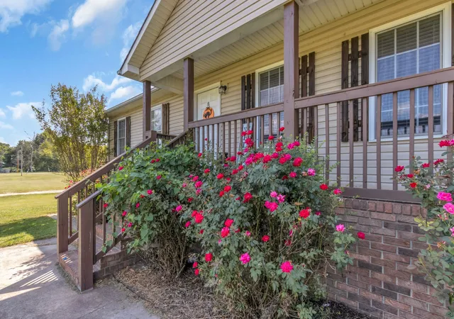 Photo 3 of Single family home for sale at 205 Jackson St, Cowan, TN 37318 | MLS# 3536700 | Listing updated on 2026-09-04