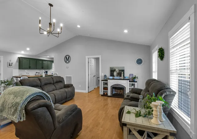 Photo 3 of Single family home for sale at 205 Jackson St, Cowan, TN 37318 | MLS# 3536700 | Listing updated on 2026-09-04