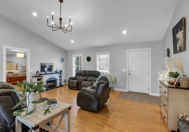 Photo 4 of Single family home for sale at 205 Jackson St, Cowan, TN 37318 | MLS# 3536700 | Listing updated on 2026-09-04
