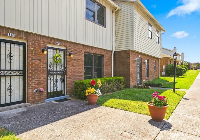 Photo 2 of Townhouse for sale at 264 Mayflower Ln N, Madison, TN 37115 | MLS# 3544770 | Listing updated on 2026-10-08