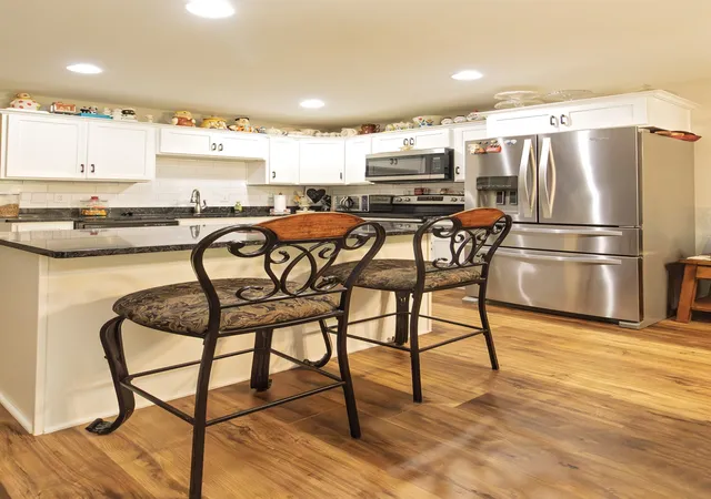 Listing Photo 5 - Condo for sale in building located at 103 Brk Ct, White House, TN 37188