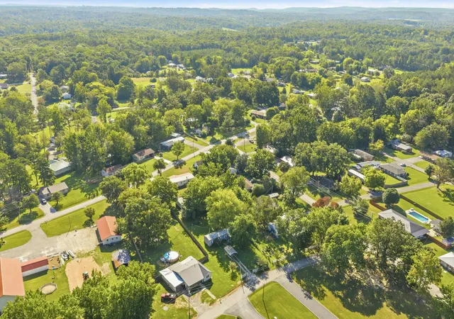 Photo 4 of Manufactured home for sale at 765 Kentucky Ave S, Parsons, TN 38363 | MLS# 3539424 | Listing updated on 2026-09-03