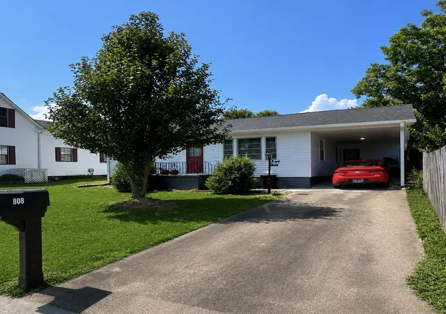 Single family home for sale at 808 Georgia Ave, Etowah, TN 37331 | MLS# 3543031