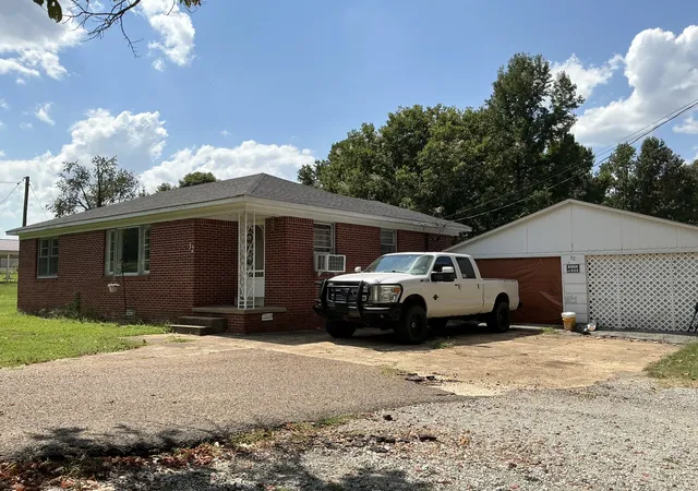 Photo 8 of Sale Pending at 32 Humboldt Hwy, Trenton, TN 38382 | MLS# 3540319 | Listing updated on 2026-09-28