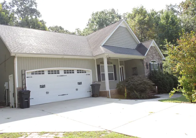 Photo 2 of Single family home for sale at 117 Carol Cir, Winchester, TN 37398 | MLS# 3544164 | Listing updated on 2026-10-03