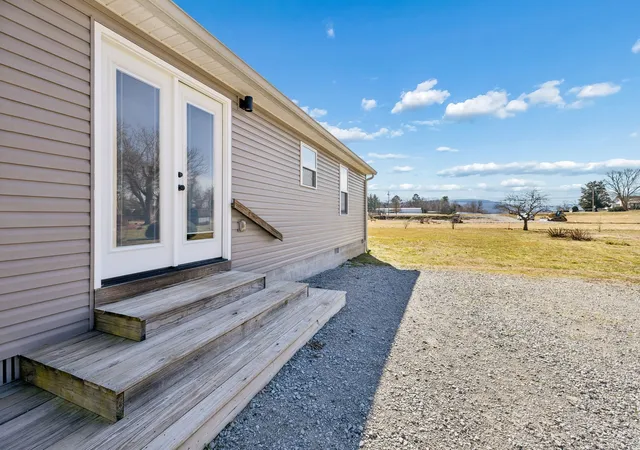 Photo 2 of Single family home for sale at 516 Davis St, Cowan, TN 37318 | MLS# 3541059 | Listing updated on 2026-09-04