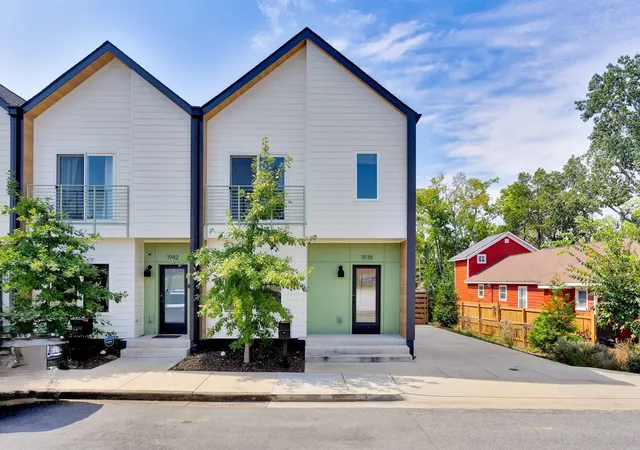 Photo 1 of Townhouse for sale at 1938 Anderson Ave, Chattanooga, TN 37404 | MLS# 3540316 | Listing updated on 2026-09-03