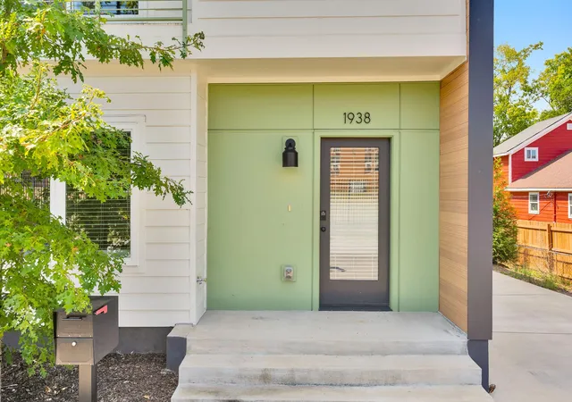 Photo 2 of Townhouse for sale at 1938 Anderson Ave, Chattanooga, TN 37404 | MLS# 3540316 | Listing updated on 2026-09-03
