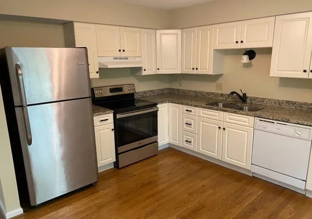 Photo 3 of Townhouse for sale at 704 Fox Ridge Dr, Brentwood, TN 37027 | MLS# 3541359 | Listing updated on 2026-09-08