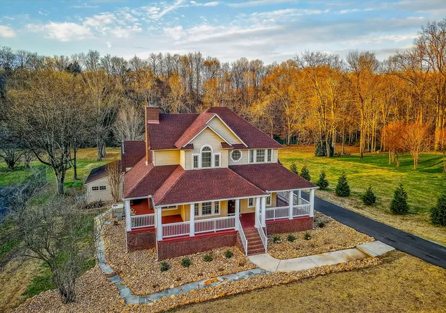 Photo 3 of Single family home for sale at 962 Indian Mound Dr, Mc Minnville, TN 37110 | MLS# 3541357 | Listing updated on 2026-09-04