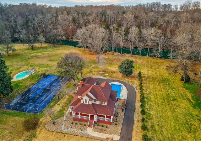 Photo 3 of Single family home for sale at 962 Indian Mound Dr, Mc Minnville, TN 37110 | MLS# 3541357 | Listing updated on 2026-09-04