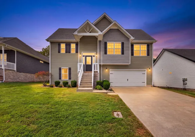 Photo 1 of Single family home for sale at 2833 Russet Ridge Dr, Clarksville, TN 37040 | MLS# 3547112 | Listing updated on 2026-09-14