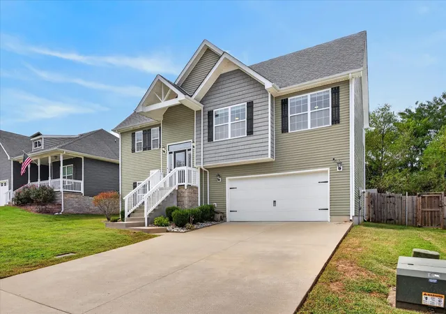 Photo 3 of Single family home for sale at 2833 Russet Ridge Dr, Clarksville, TN 37040 | MLS# 3547112 | Listing updated on 2026-09-14